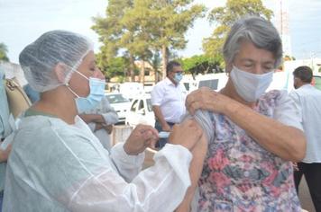 Sabáudia segue com imunização contra a covid-19 vacinando faixa etária de 76 a 79 anos