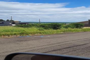 Prefeitura começa roçagem de terrenos em Sabáudia