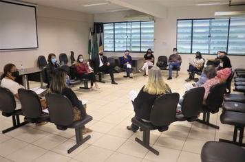 Equipe da Assistência Social de Sabáudia participa de reunião em Arapongas