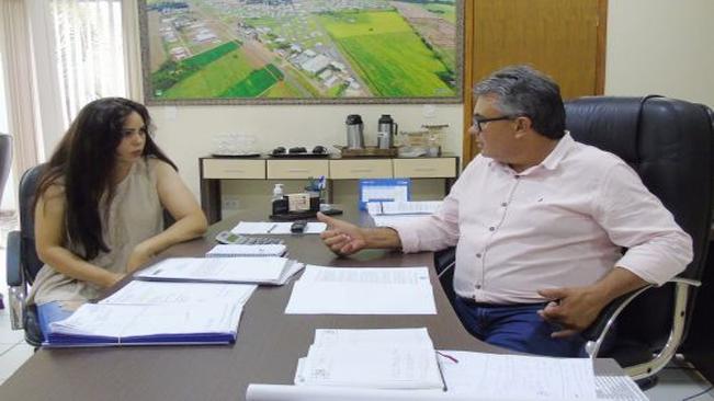 Enfermeira da linha de frente da Covid-19 apresenta relatório ao Executivo