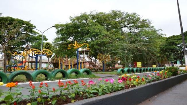 Praça do América Saboia fica mais bonita com plantio de mudas