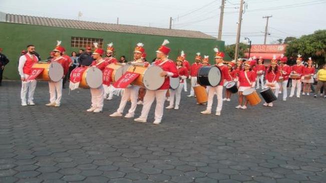 Fanfarra do Colégio Hermínia participa de Desfile em Pitangueiras