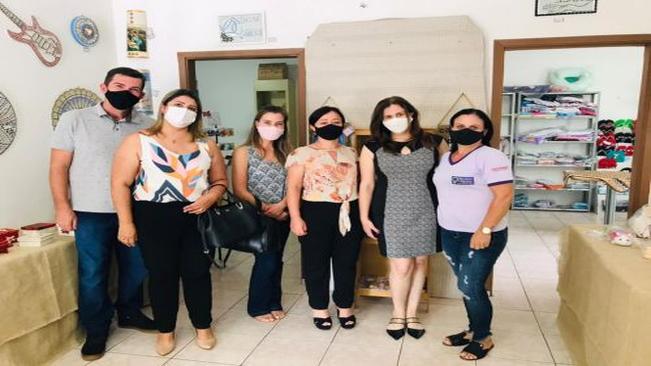Equipe de Sabáudia conhece Programas de Políticas Públicas da Mulher em Apucarana