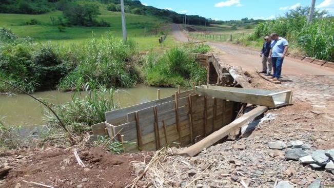 PONTE RECEBE MANUTENÇÃO